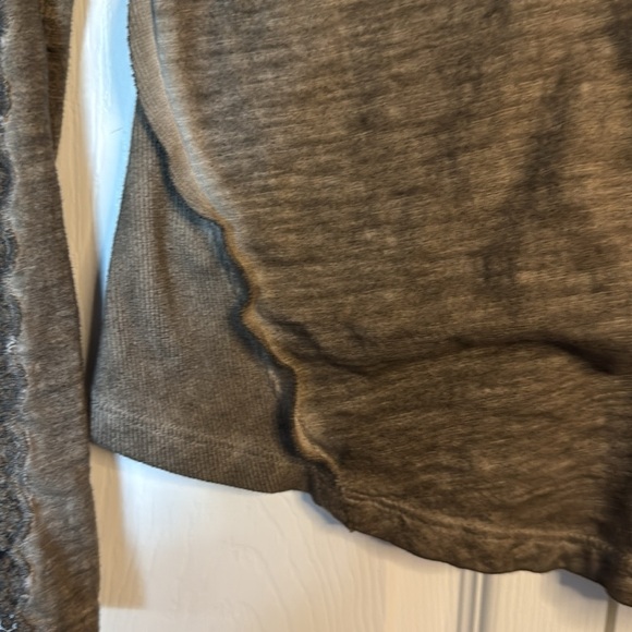 Free people Henley Tshirt with embellished sleeves Size M - Picture 3 of 8